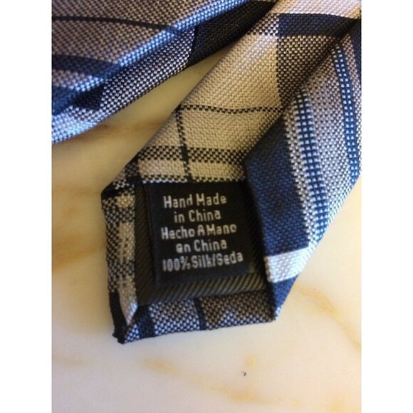 Vince Camuto Mens Blue Gray Plaid 100% Silk Tie - Picture 3 of 4